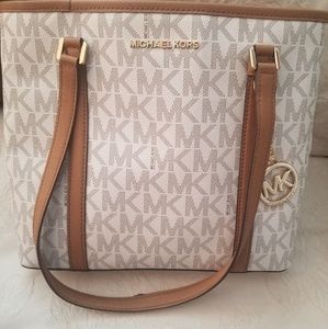 Michael Kors Bucket Bag